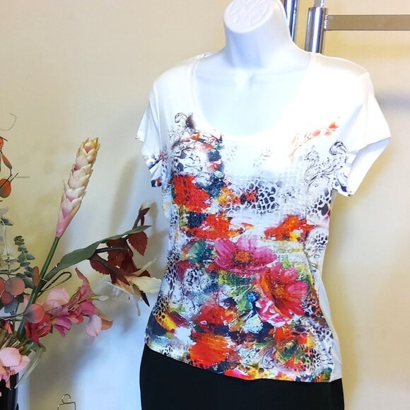 NWOT NESS Women's Floral Graphic Tee Shirts Crew Neck Trendy Top M 8 10 - Picture 5 of 8